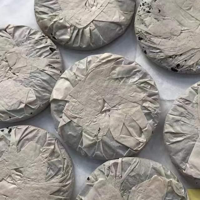 紫大益什么价格？208批紫大益7572熟饼，如何辨别真伪？专业解析