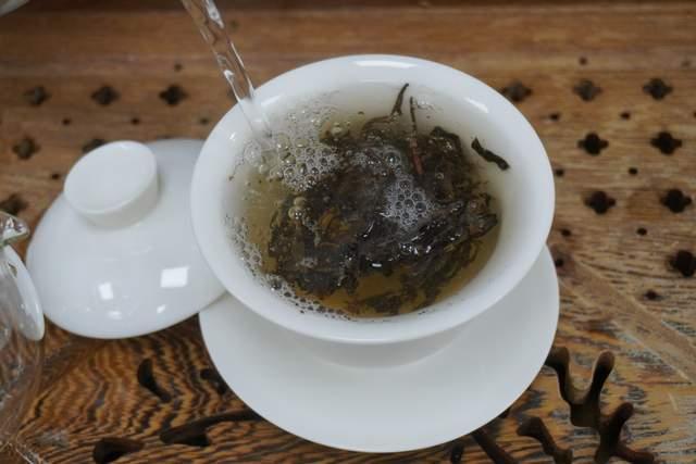 普洱茶苦酸涩成因及转化策略解析
