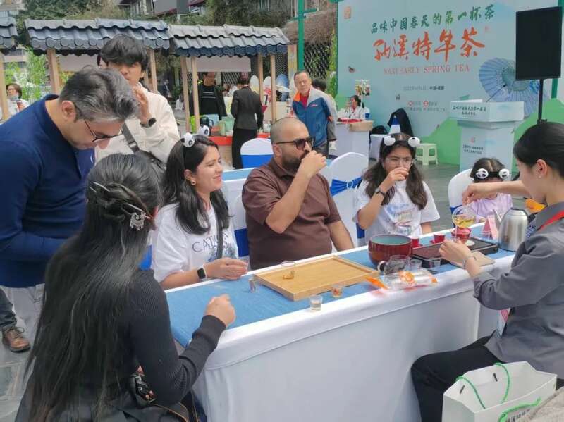 纳溪特早茶春茶推介会开启产业新篇,非遗与商贸融合促发展 全国客商云集成都,共品中国春天的第一杯茶:纳溪特早茶