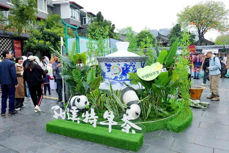 纳溪特早茶春茶推介会开启产业新篇,非遗与商贸融合促发展 全国客商云集成都,共品中国春天的第一杯茶:纳溪特早茶