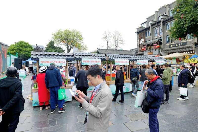纳溪特早茶春茶推介会开启产业新篇,非遗与商贸融合促发展 全国客商云集成都,共品中国春天的第一杯茶:纳溪特早茶