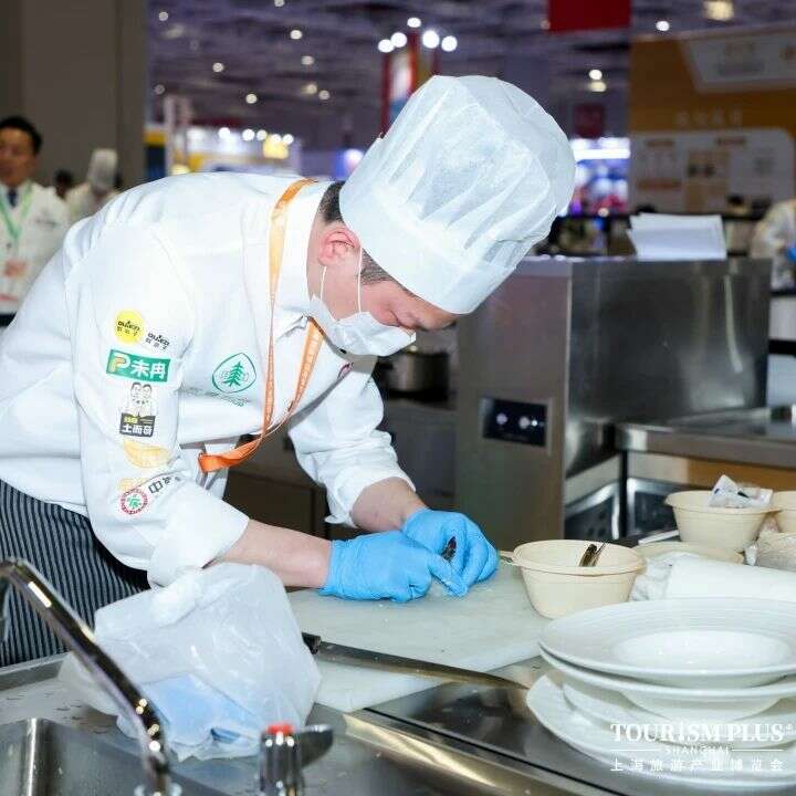 非遗茶宴绽放东方魅力 中国味道走向世界舞台 中茶云南携德昂酸茶亮相第四届 “寻” 中国传承与创新中餐厨艺挑战赛