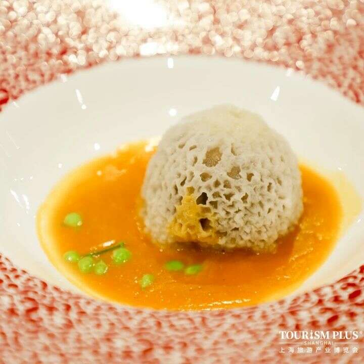 非遗茶宴绽放东方魅力 中国味道走向世界舞台 中茶云南携德昂酸茶亮相第四届 “寻” 中国传承与创新中餐厨艺挑战赛