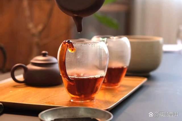 普洱茶泡茶工具选择：盖碗与紫砂壶优劣对比分析