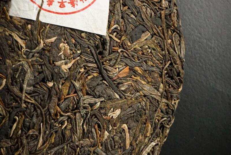 早春乔木圆茶经典再现 雅韵山野二重奏 八角亭云南勐海早春乔木圆茶 经典再现,传奇新生!