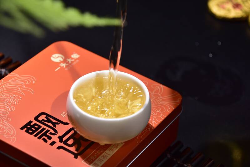 云南大叶种晒青毛茶:陈化佳品,高性价比茶汤香甜回甘 2025年一头大象飘逸小饼