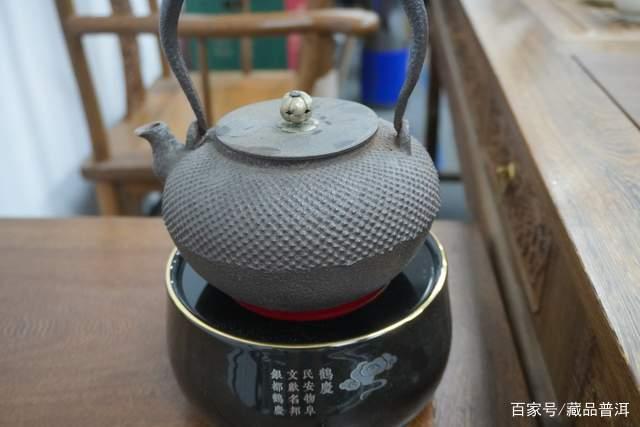 普洱熟茶冲泡秘诀：醒茶、水温与投茶量技巧全解析