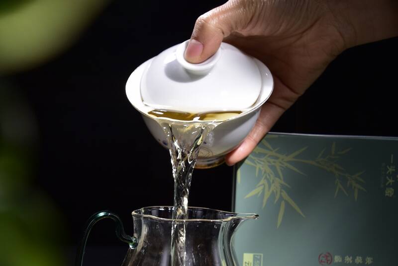 秧塔大白毫手工龙珠花香蜜韵自然陈化两年头春单芽白茶 2025年一头大象弄月秧塔茶区大白毫手工龙珠
