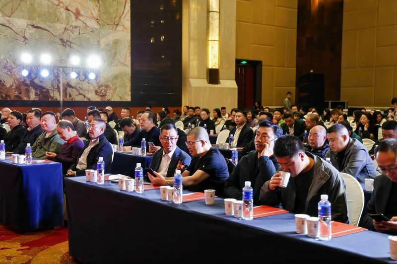 老字号应对消费降级锻造新消费力量 2025下关沱茶全国经销商大会圆满召开!