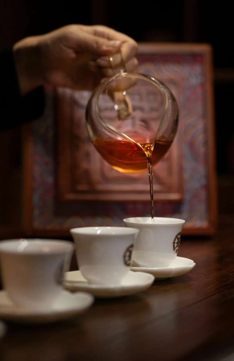 普洱老茶市场规范新方向:三重评价体系助力品质升级 时光酝酿 岁月陈香 中茶年份九十年代老茶-神品 普洱茶(生茶)紧压茶
