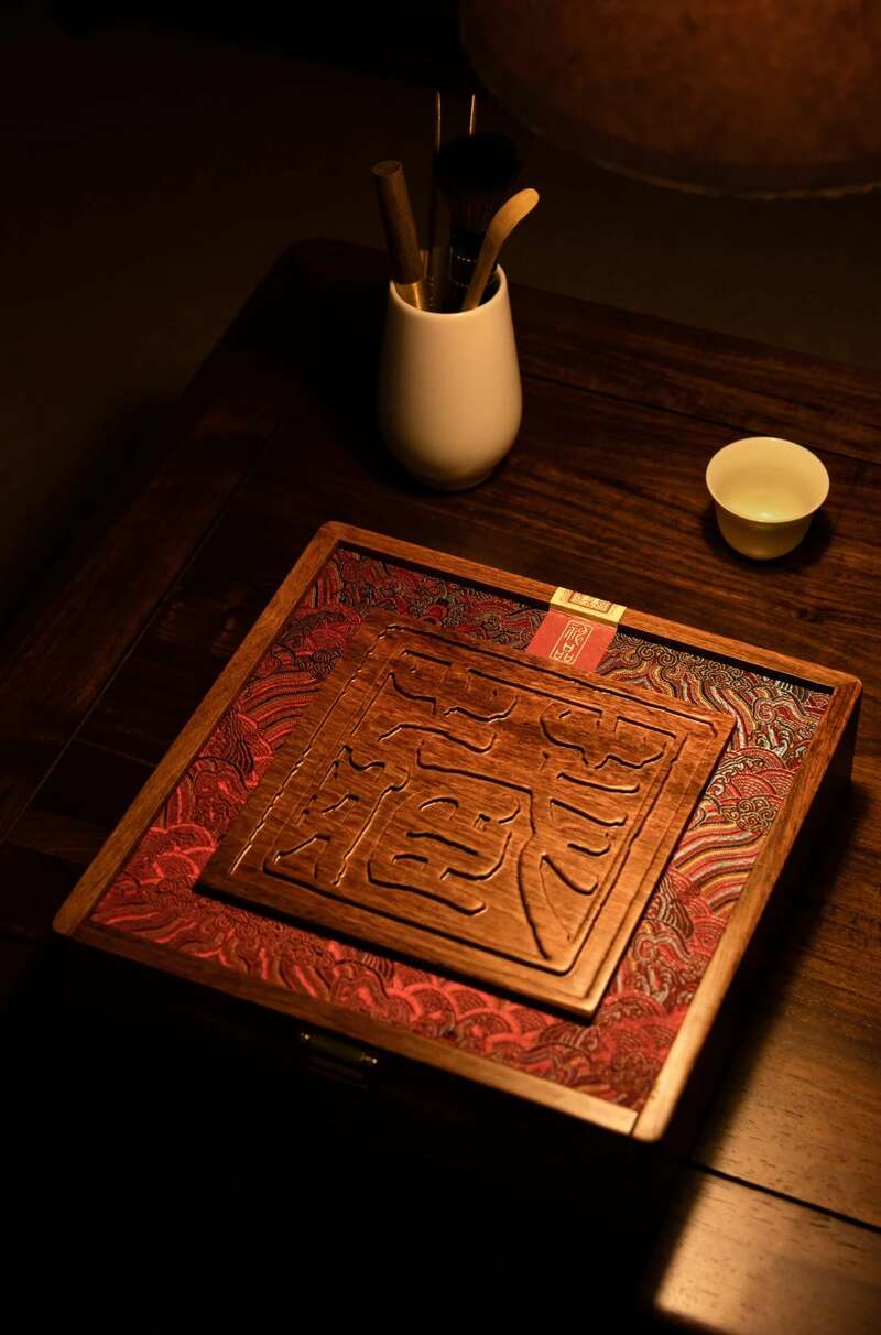 普洱老茶市场规范化发展挑战与机遇 时光酝酿 岁月陈香 中茶年份九十年代老茶-神品 普洱茶(生茶)紧压茶