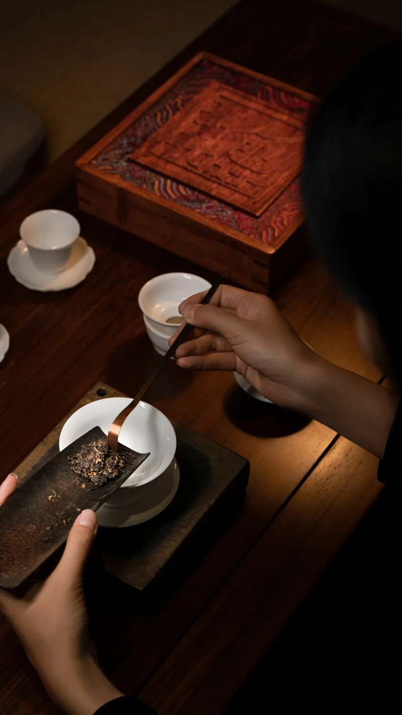 普洱老茶市场规范化发展挑战与机遇 时光酝酿 岁月陈香 中茶年份九十年代老茶-神品 普洱茶(生茶)紧压茶