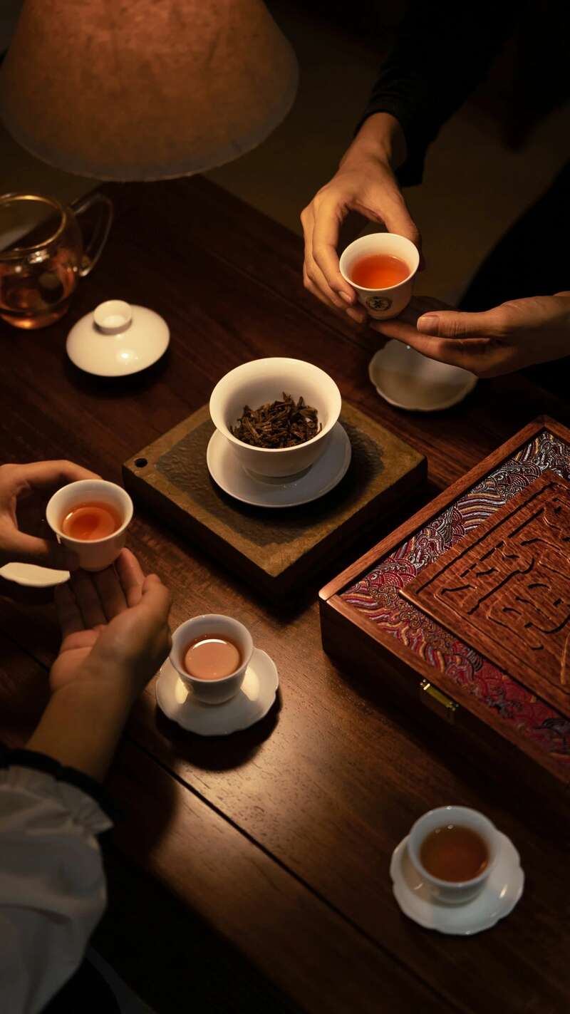 普洱老茶市场规范化发展挑战与机遇 时光酝酿 岁月陈香 中茶年份九十年代老茶-神品 普洱茶(生茶)紧压茶