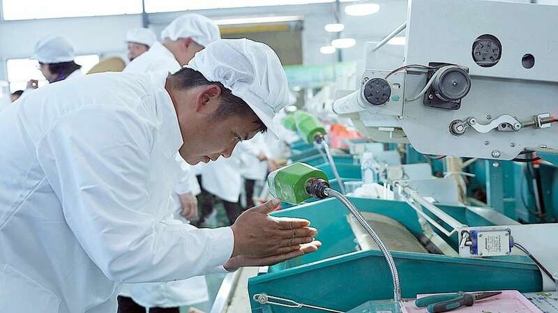 黔西南州机制扁形绿茶技能竞赛助力产业升级 黔西南州第一届“晴隆绿茶杯”机制扁形绿茶技能大赛在沙子镇举行