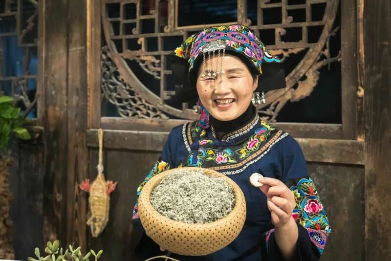 藤茶逆袭之路:从深山药材到健康产业新星 新华社发重磅长文:来凤藤茶如何花30年时间“出山”又出圈