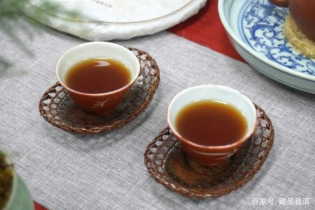 普洱茶新手避坑指南：精准判断与中期茶收藏技巧