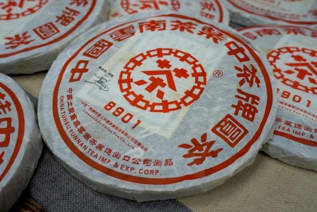 普洱茶包装棕褐色印记解析:茶油成因与品质关系 普洱茶包装棕褐色印记解析:茶油成因与品质关系