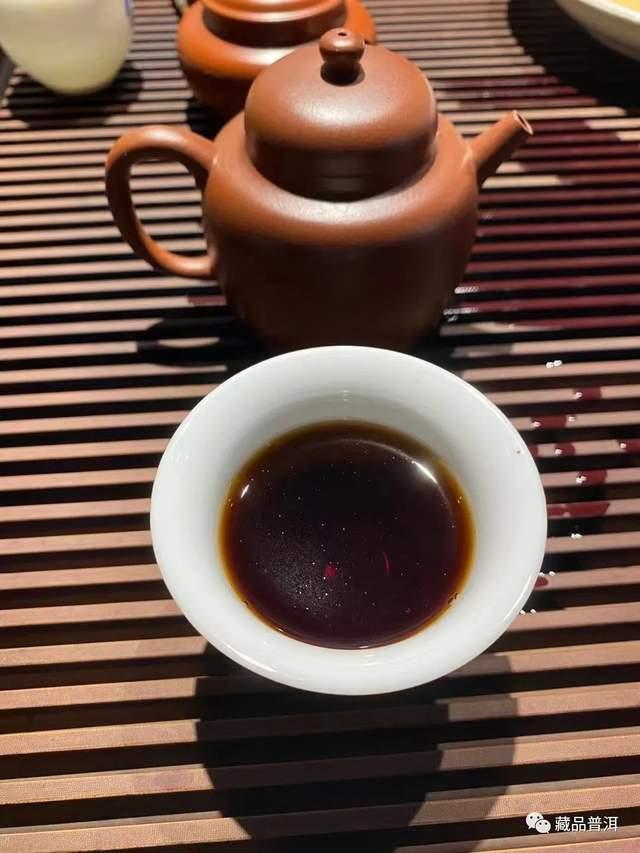 普洱熟茶王者:小B堆孔雀班章与ABCD堆辨别全解析 普洱熟茶王者:小B堆孔雀班章与ABCD堆辨别全解析