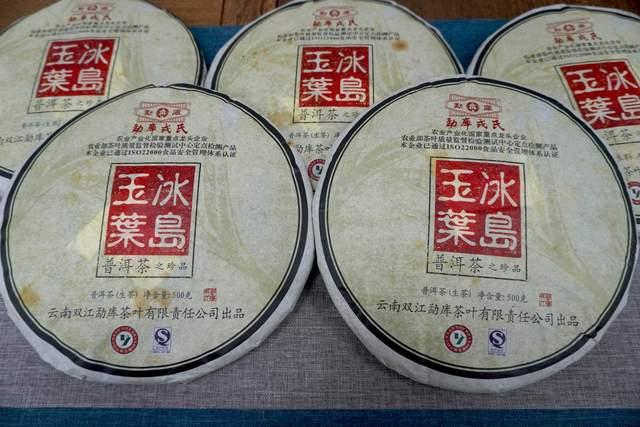 普洱茶包装棕褐色印记解析:茶油成因与品质关系 普洱茶包装棕褐色印记解析:茶油成因与品质关系